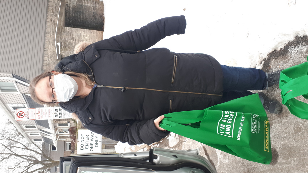 Randomly selected image of volunteers and/or meals